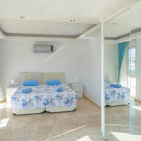Villa Crystal Water Deniz Saray 2- *